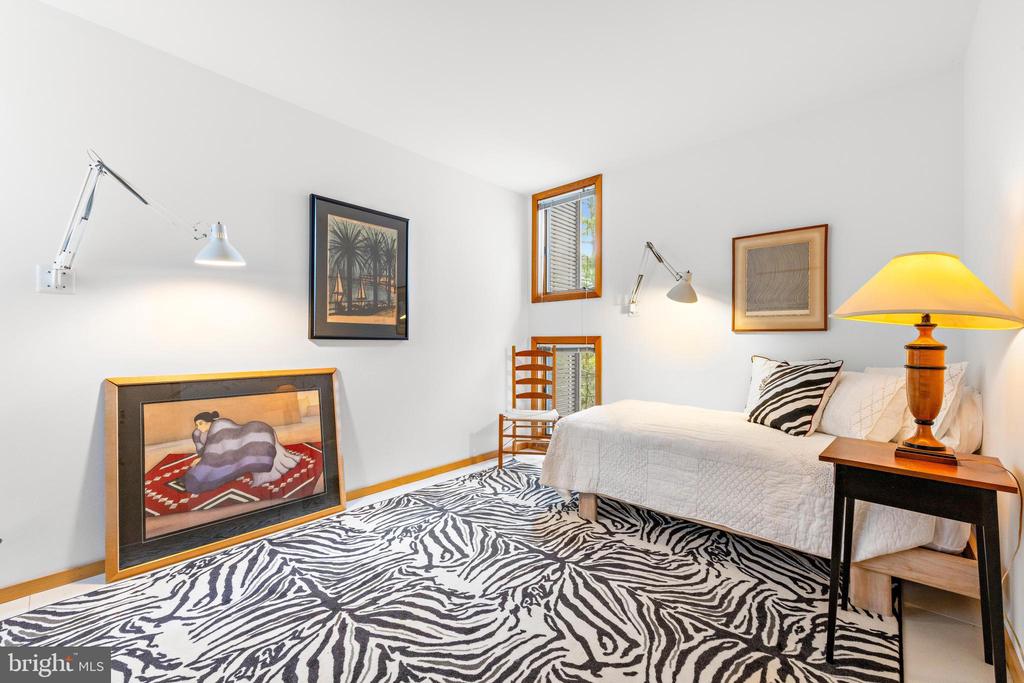 1033 LONG BEACH