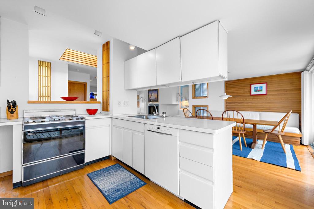 1033 LONG BEACH