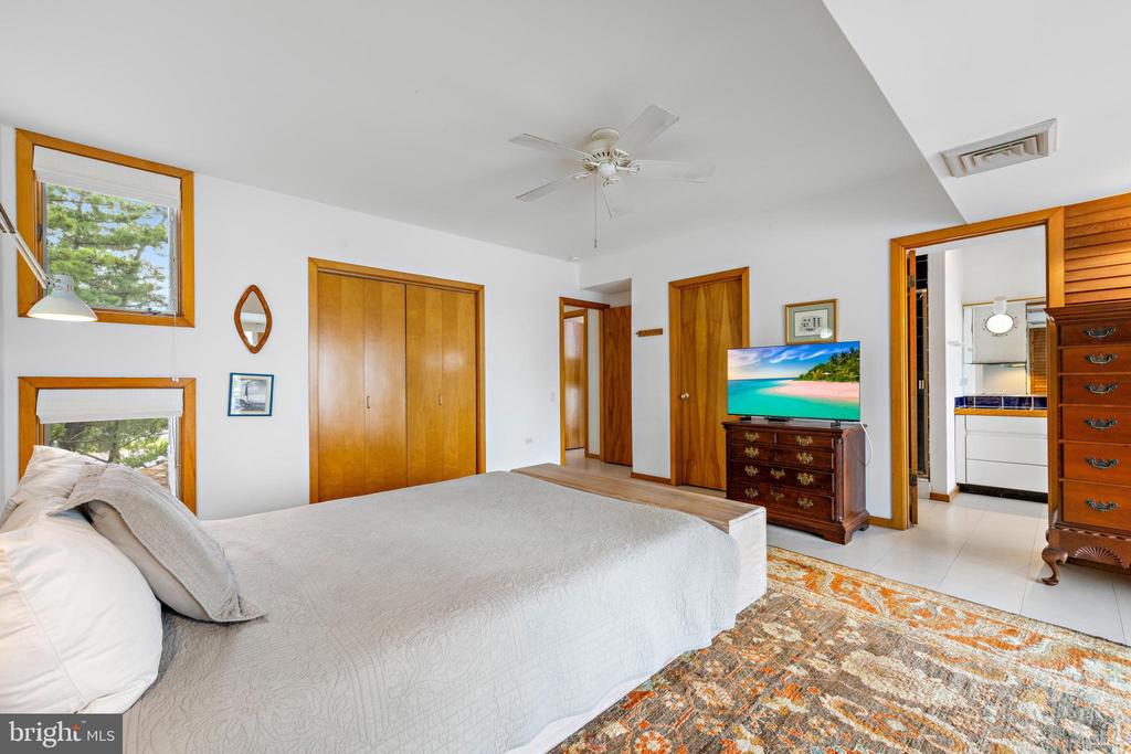 1033 LONG BEACH