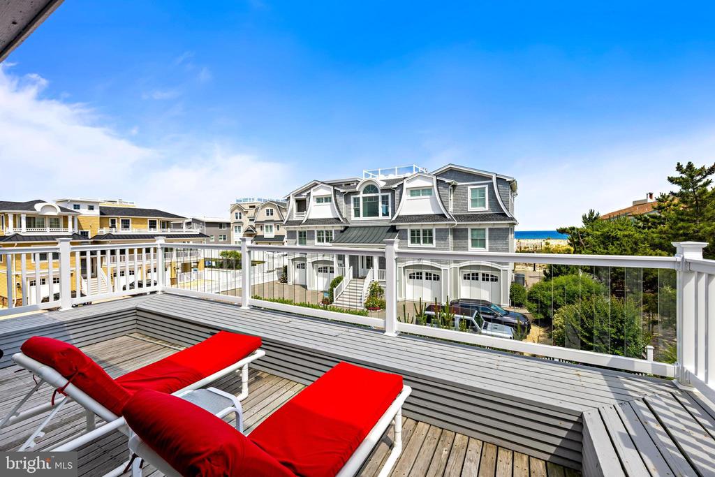 1033 LONG BEACH