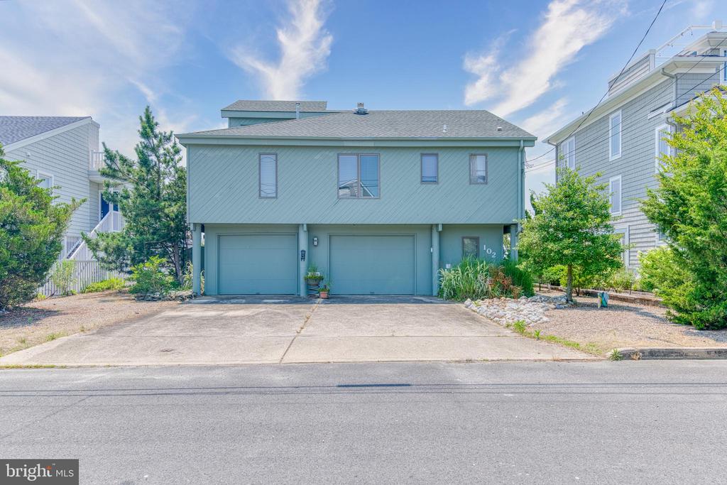 102 S 33RD