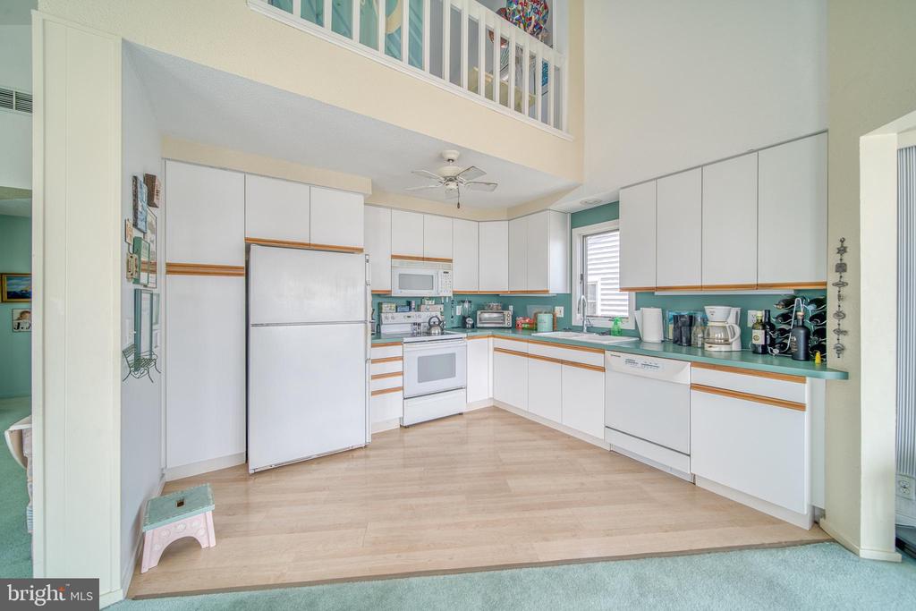 102 S 33RD