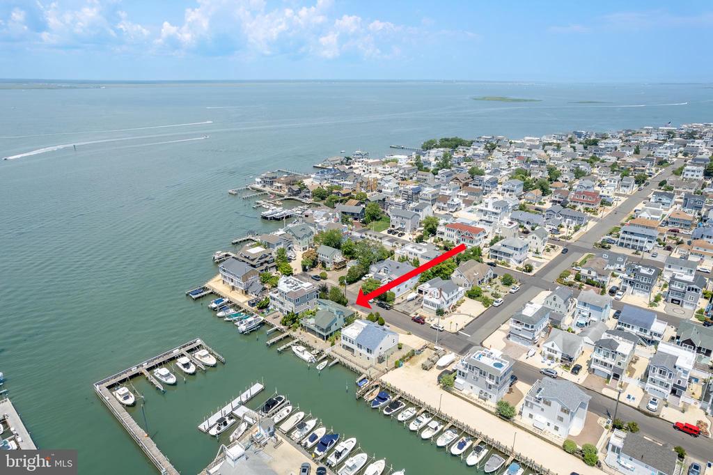 102 S 33RD