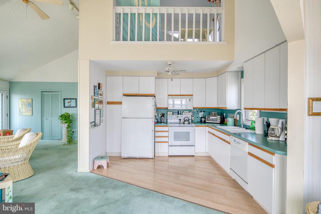 102 S 33RD