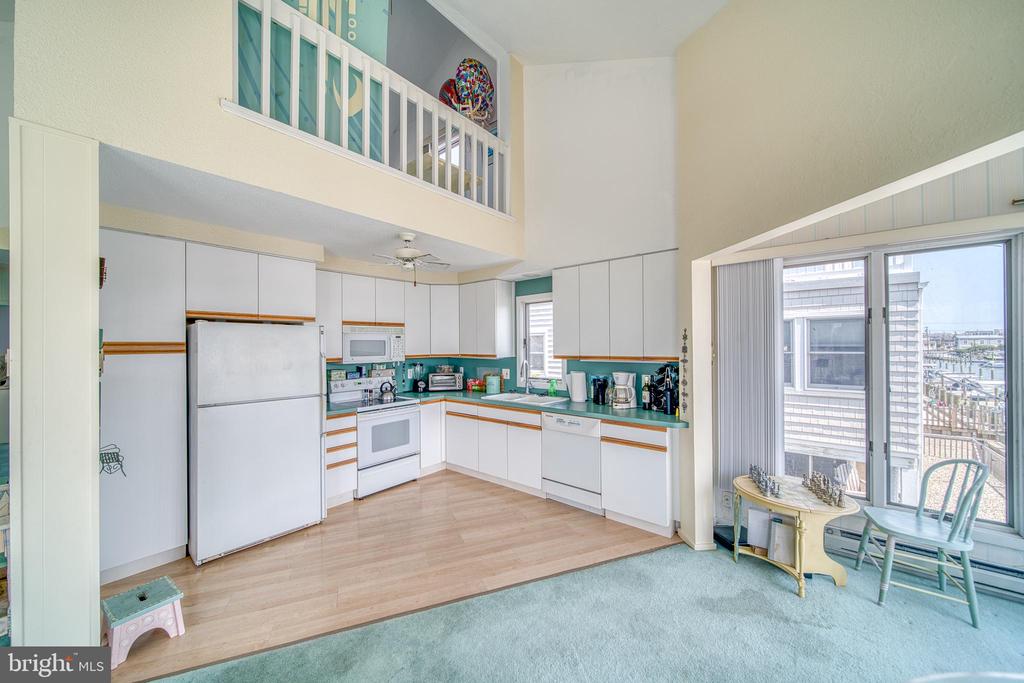 102 S 33RD