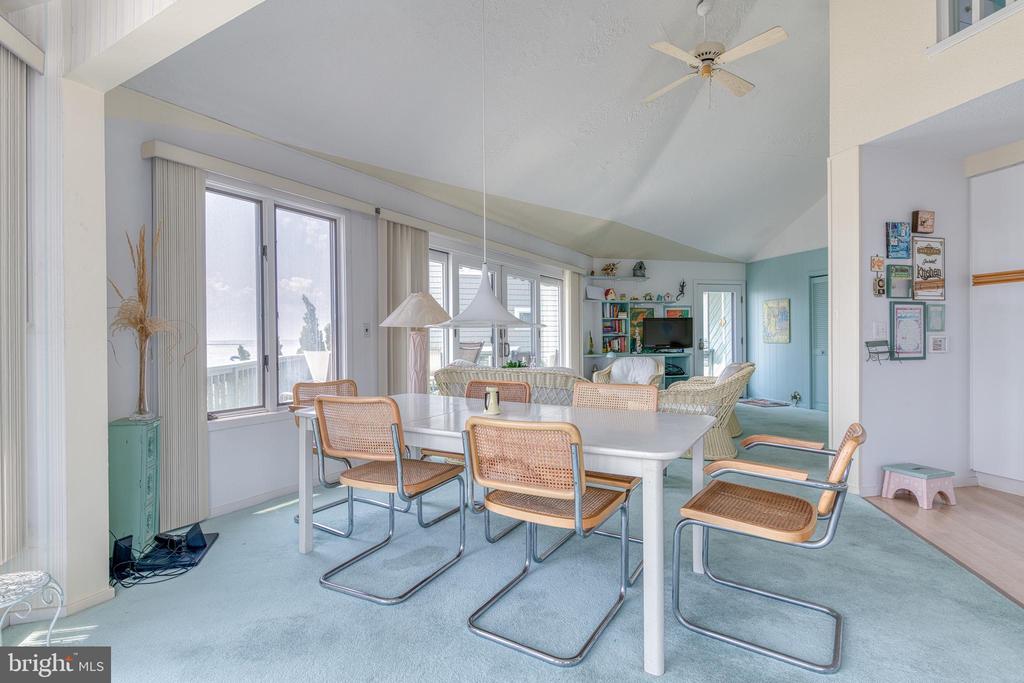102 S 33RD