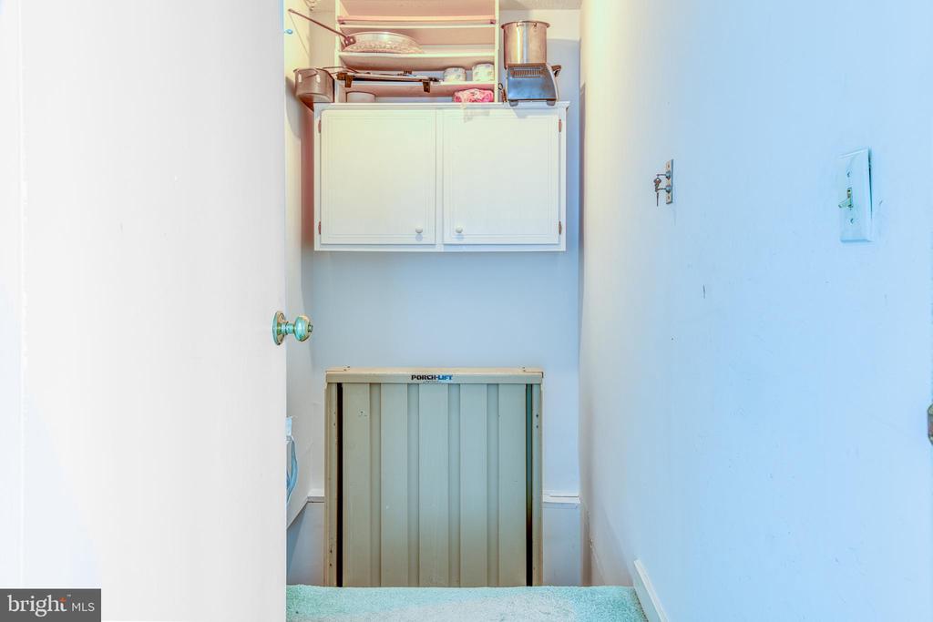 102 S 33RD