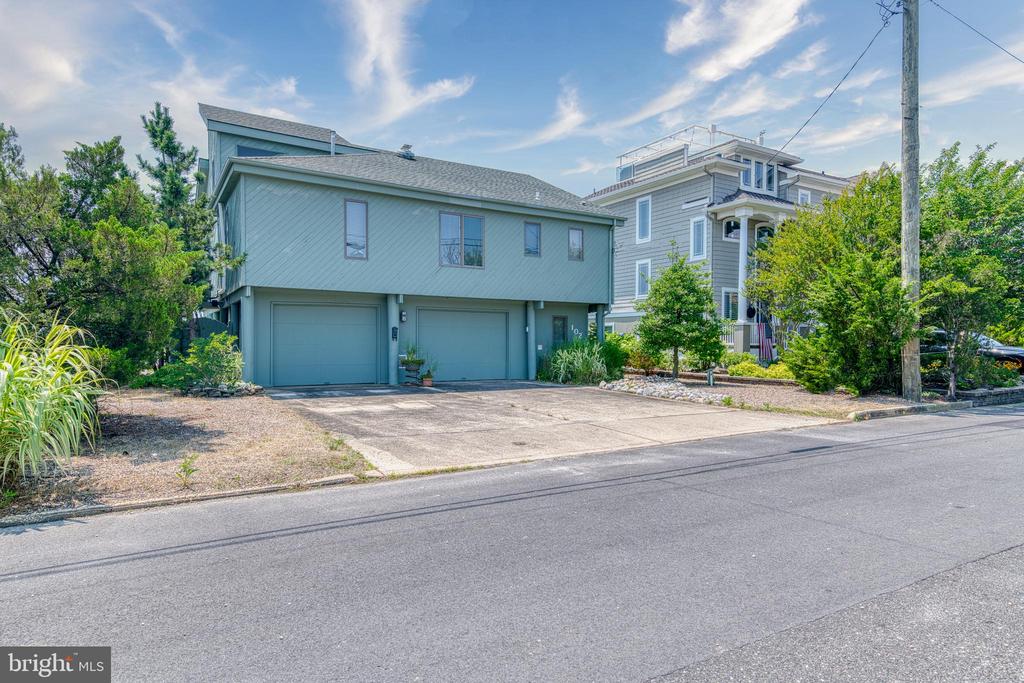 102 S 33RD