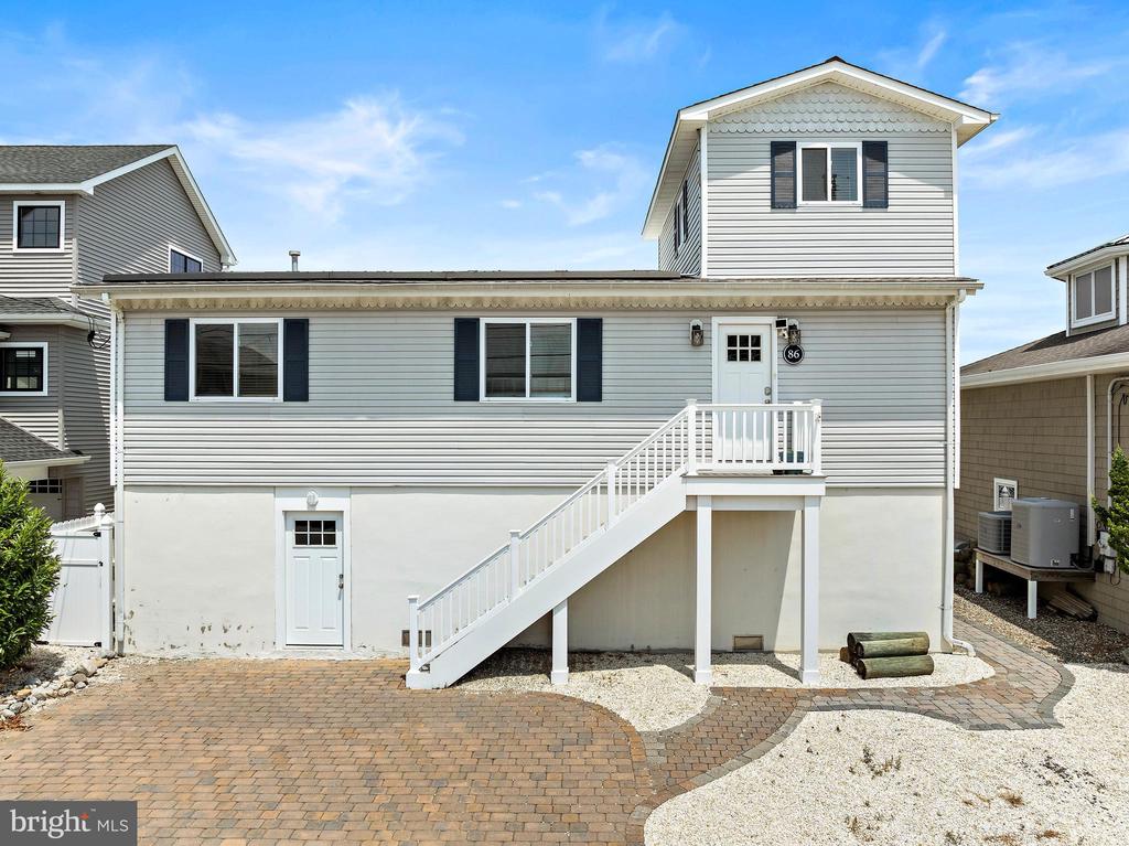 86 MORTON DRIVE