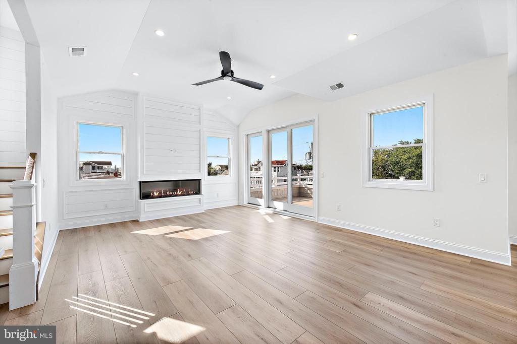 375 W 6TH STREET