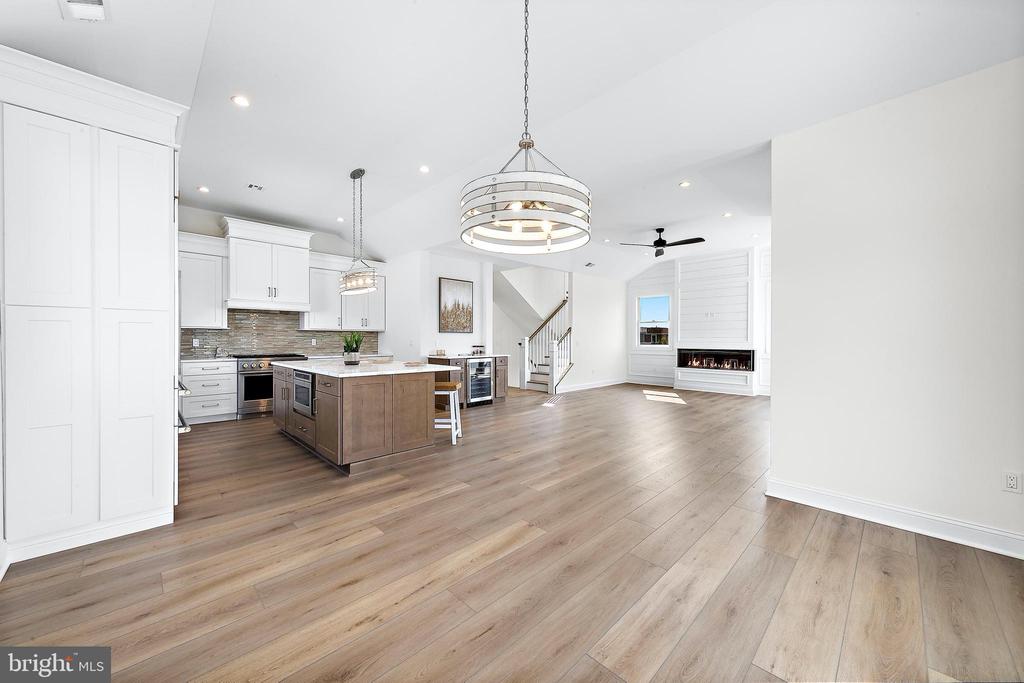 375 W 6TH STREET
