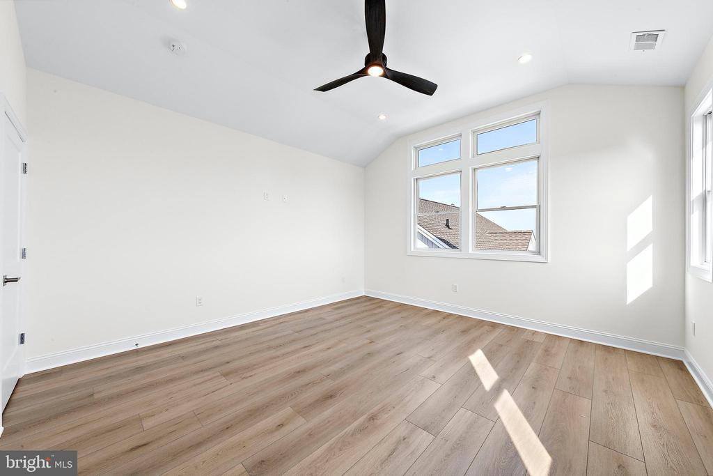 375 W 6TH STREET
