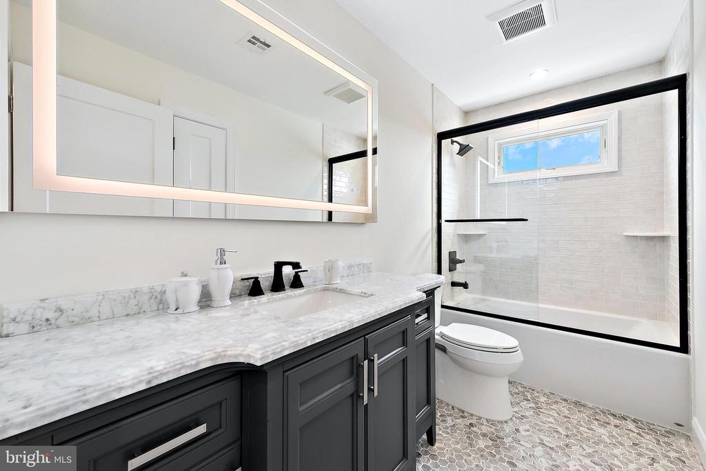 375 W 6TH STREET