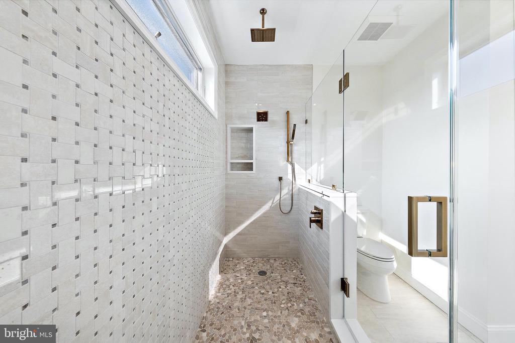 375 W 6TH STREET