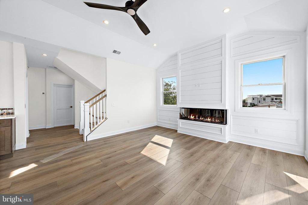 375 W 6TH STREET
