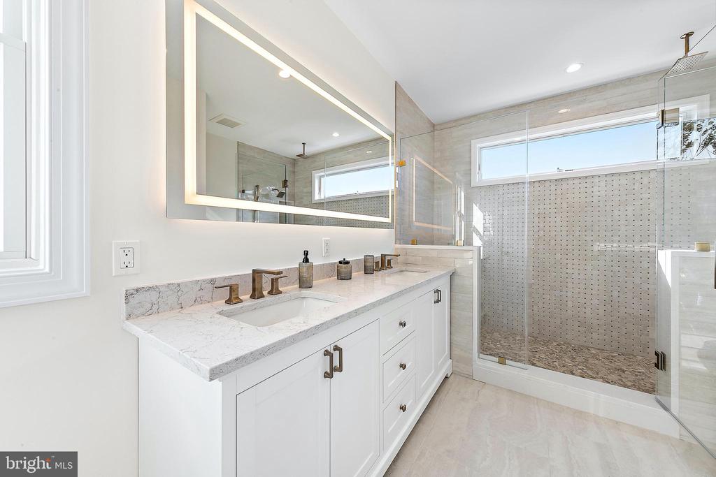 375 W 6TH STREET