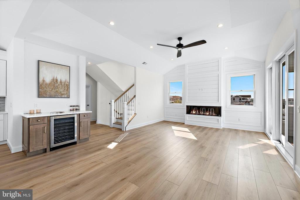 375 W 6TH STREET