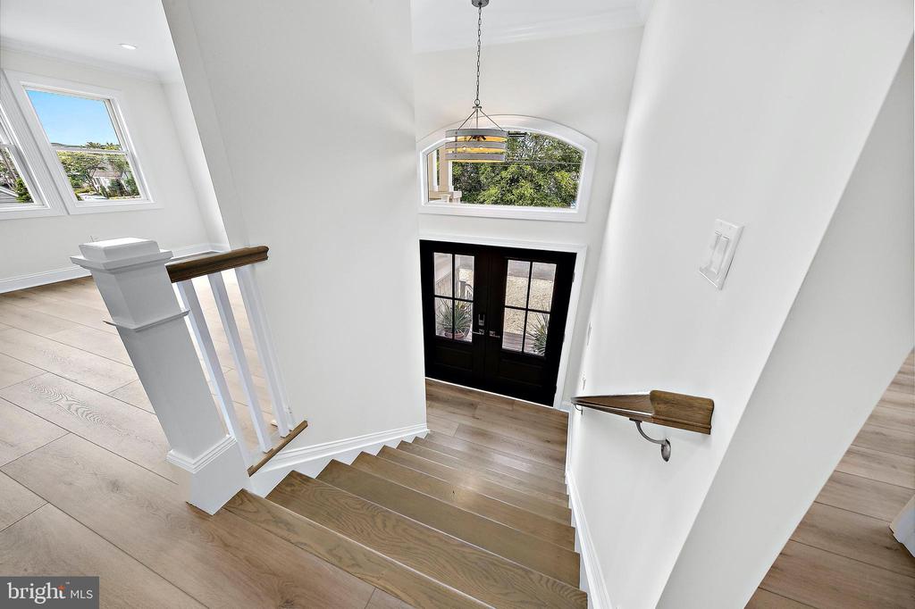375 W 6TH STREET