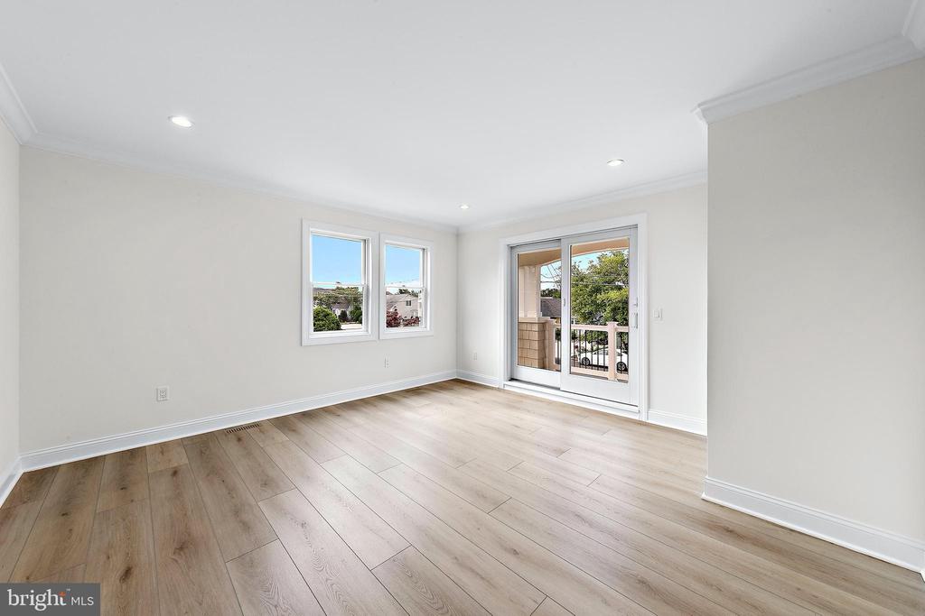 375 W 6TH STREET