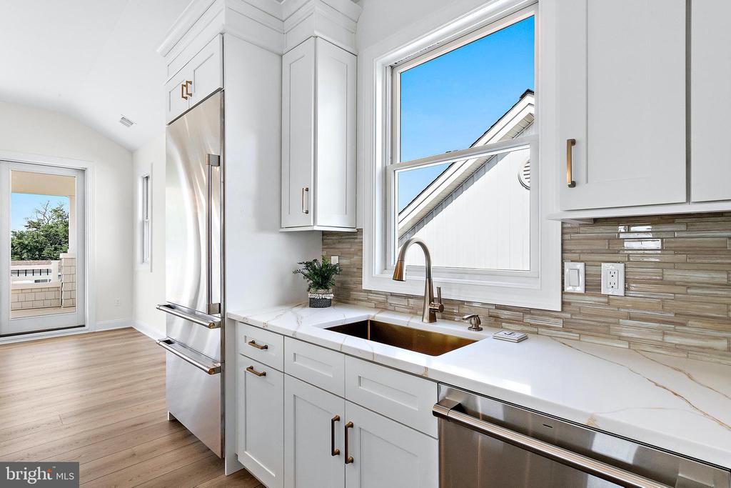 375 W 6TH STREET