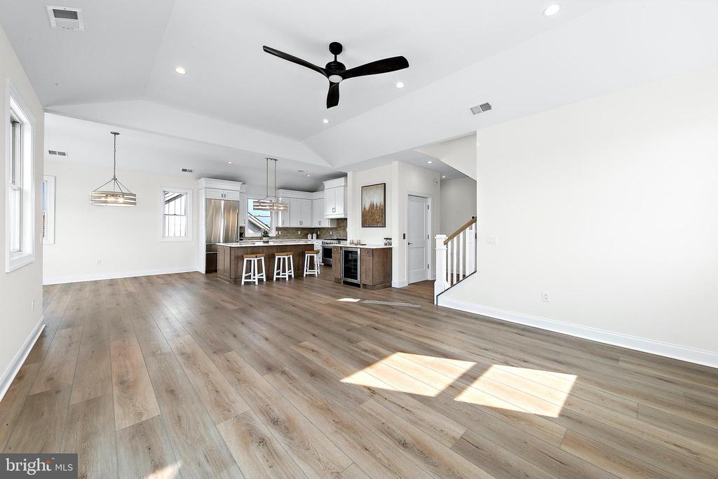 375 W 6TH STREET