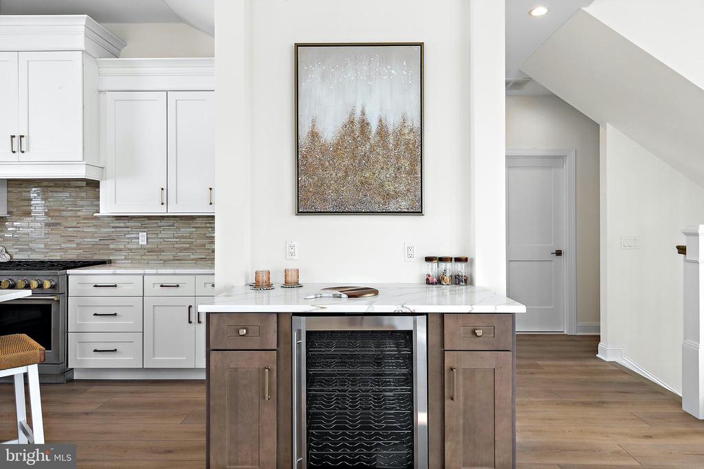 375 W 6TH STREET