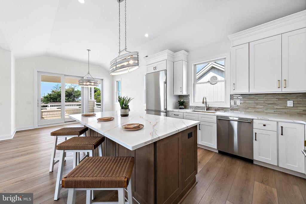 375 W 6TH STREET