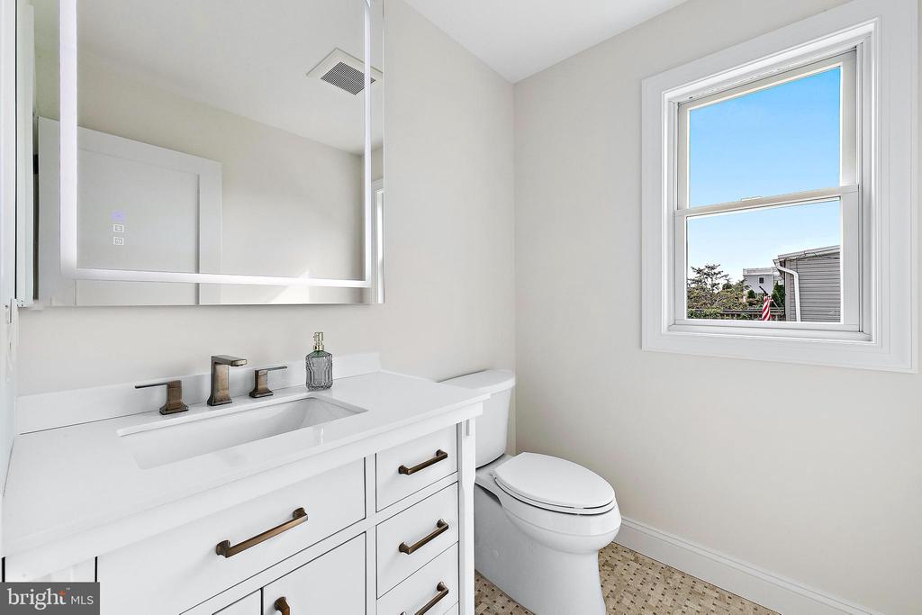 375 W 6TH STREET