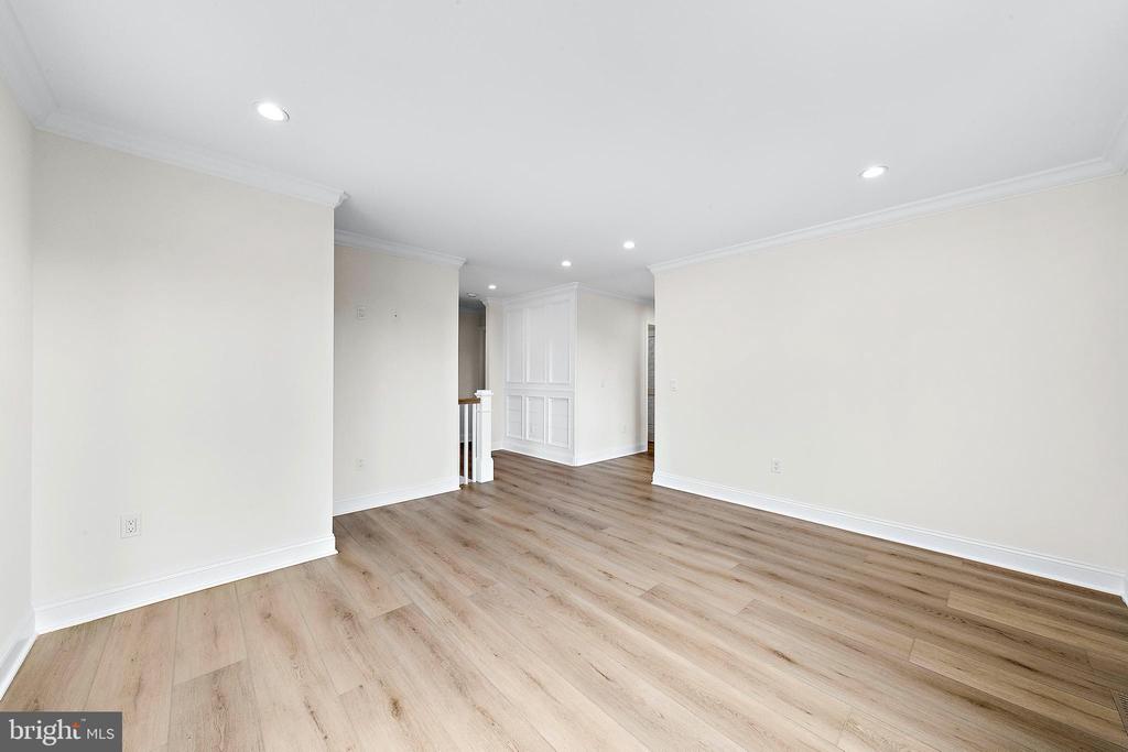 375 W 6TH STREET