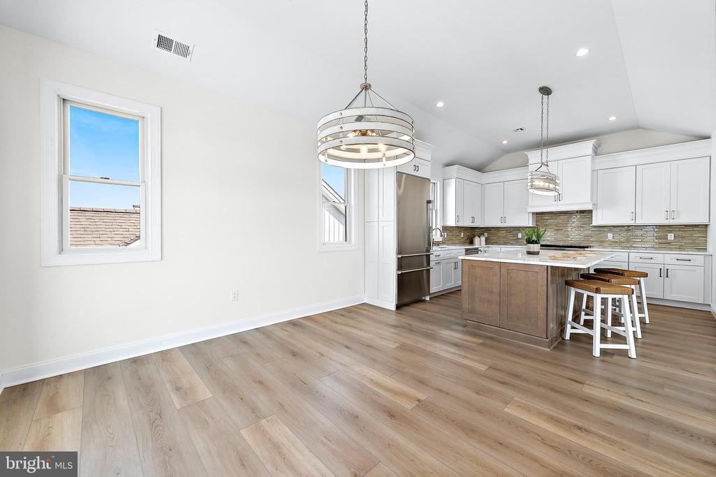 375 W 6TH STREET