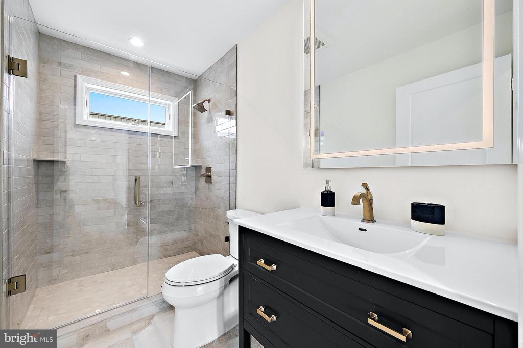 375 W 6TH STREET
