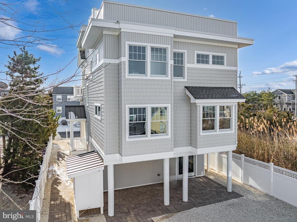 5 E MURIEL AVENUE