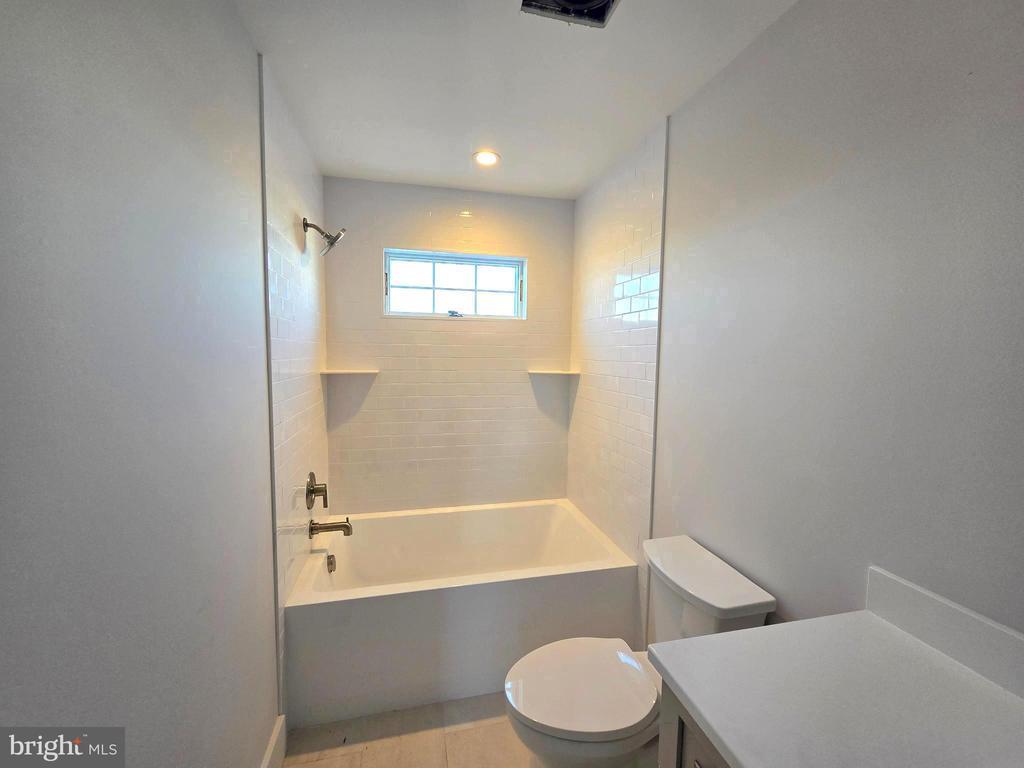 5 E MURIEL AVENUE