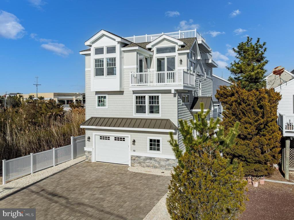 5 E MURIEL AVENUE
