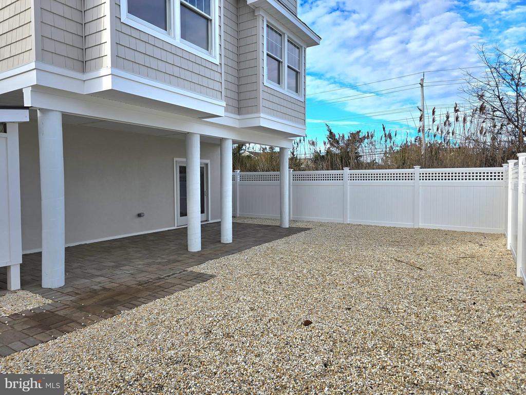 5 E MURIEL AVENUE