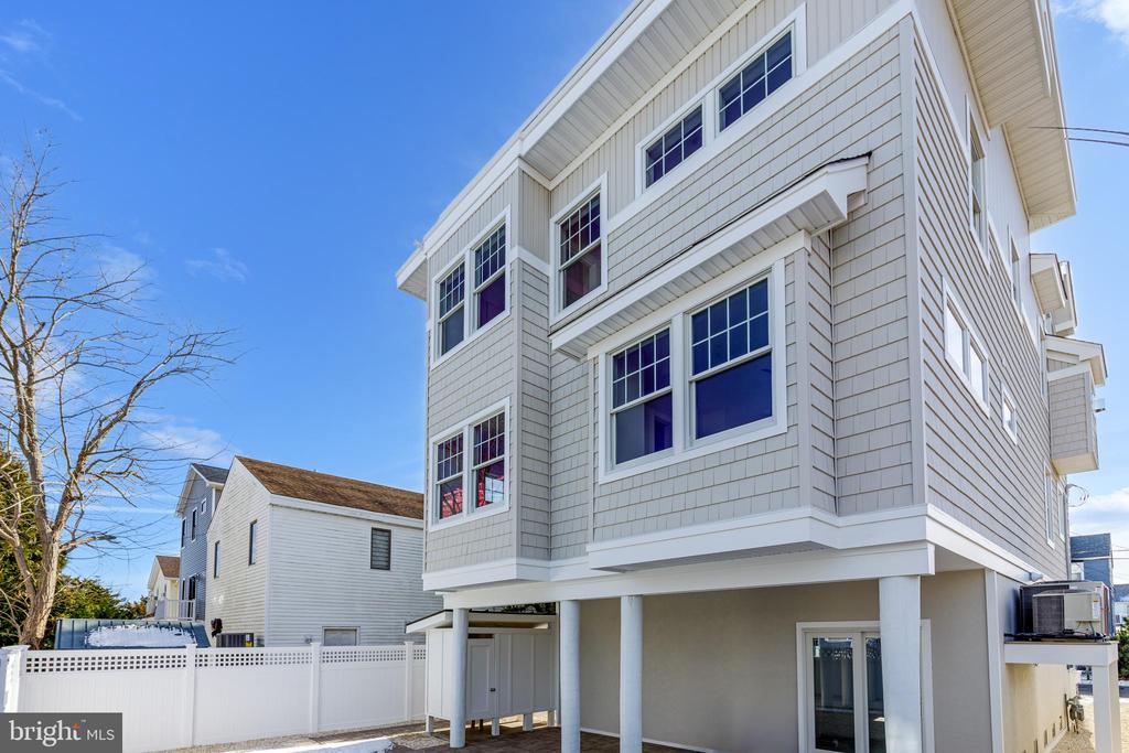 5 E MURIEL AVENUE