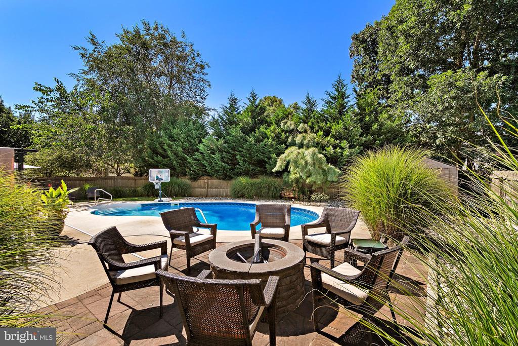 391 CHESTNUT DRIVE
