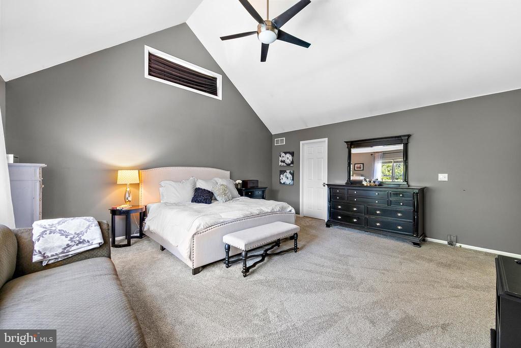 391 CHESTNUT DRIVE