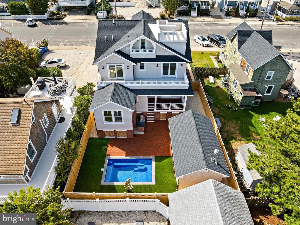 215 AMBER STREET