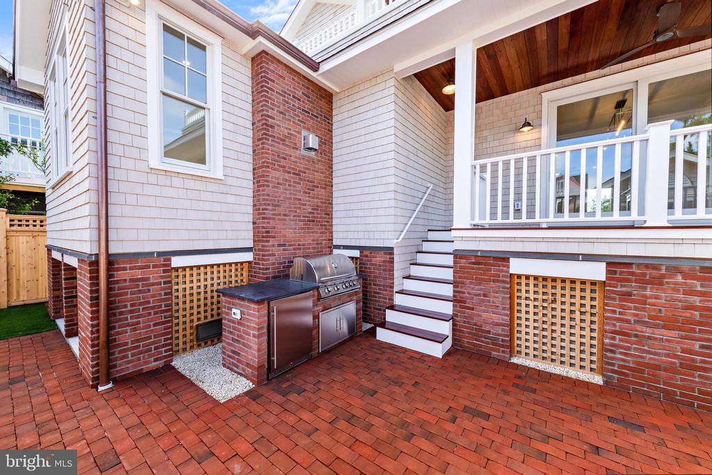 215 AMBER STREET