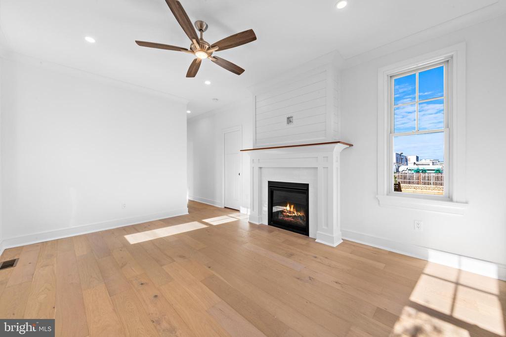 215 AMBER STREET
