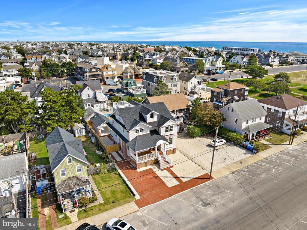 215 AMBER STREET
