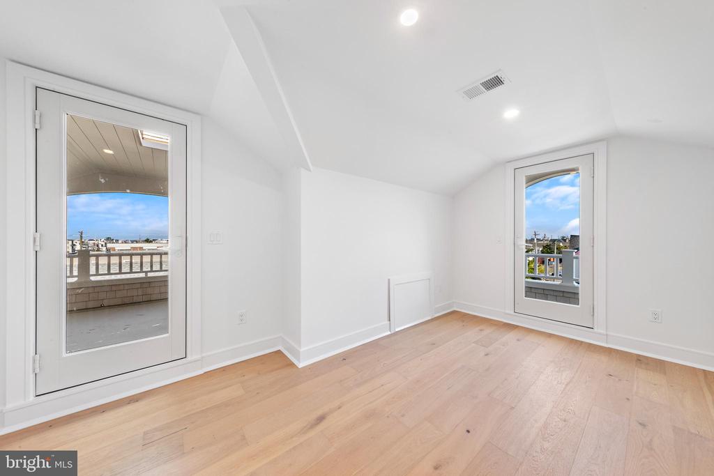 215 AMBER STREET