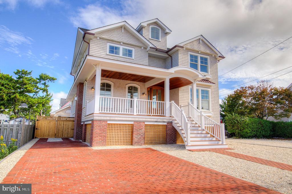 215 AMBER STREET