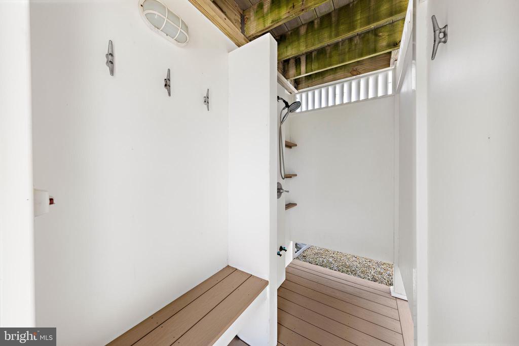2305 S BAY AVENUE Unit: B
