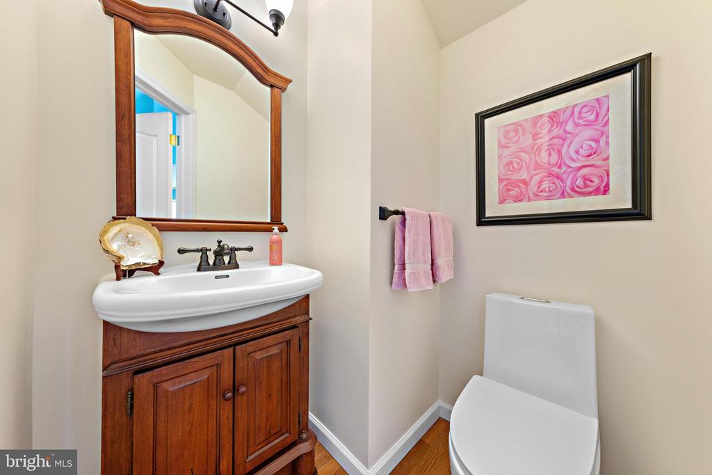 2305 S BAY AVENUE Unit: B