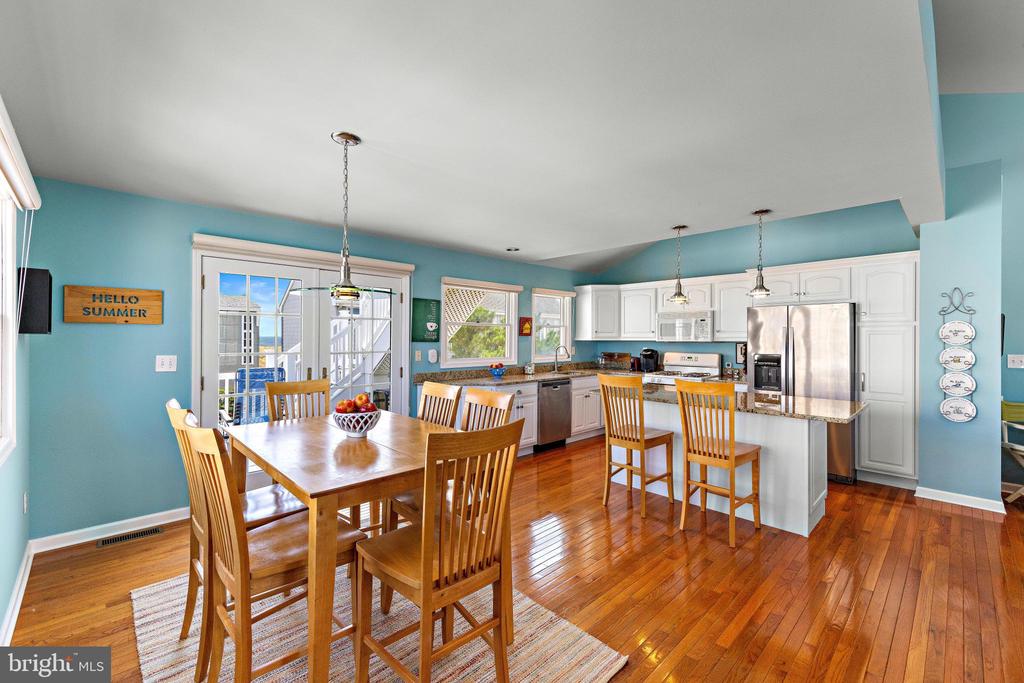 2305 S BAY AVENUE Unit: B