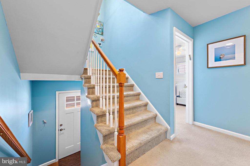 2305 S BAY AVENUE Unit: B