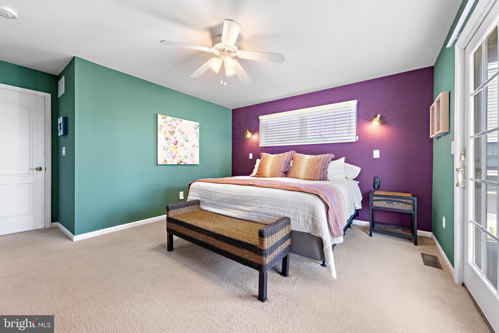 2305 S BAY AVENUE Unit: B