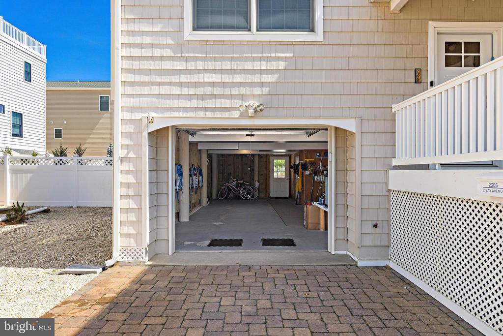 2305 S BAY AVENUE Unit: B